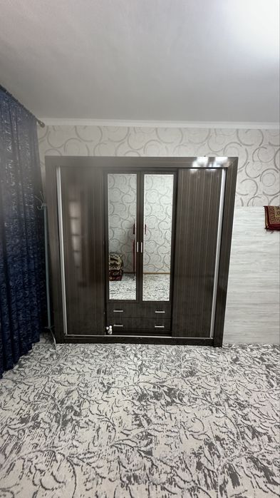 Yaxshi xolatdagi shkaf yaxshi taxtadan yasalgan