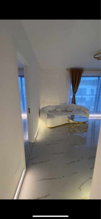 Închiriez apartament