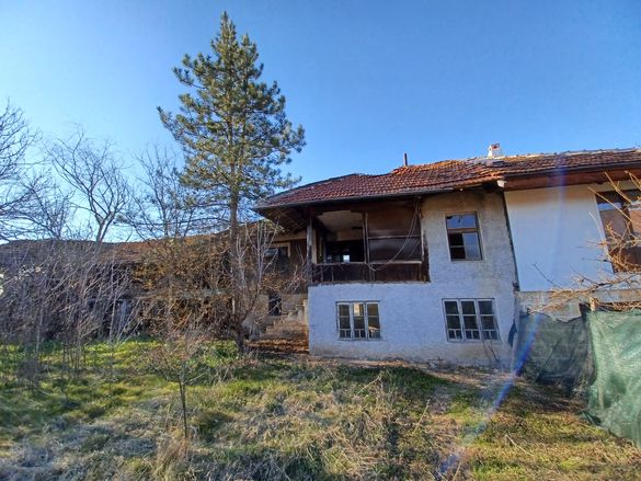 Къща в село Дряновец