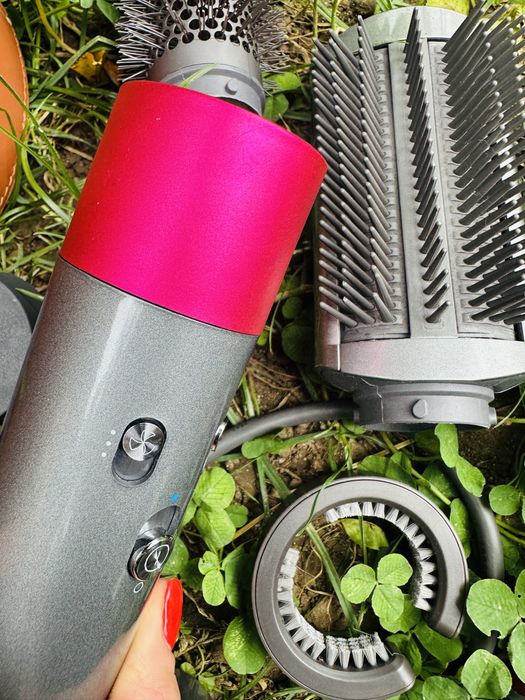 Dyson airwrap aparat
