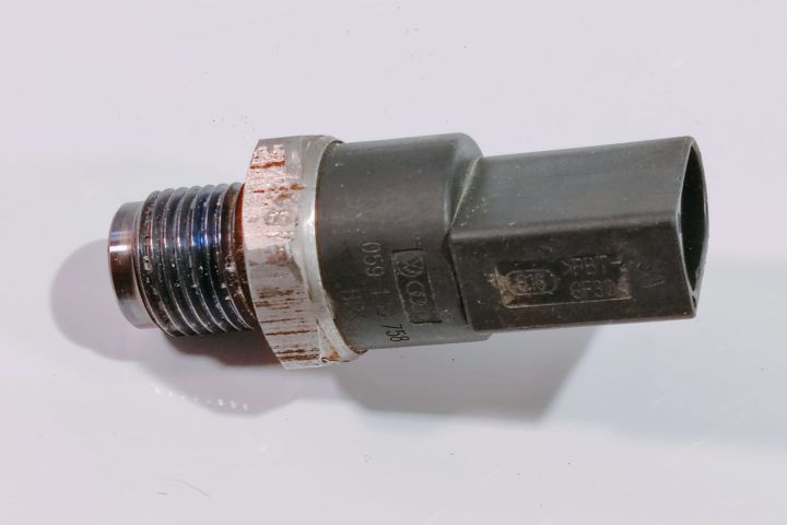 Senzor presiune 2.7 / 3.0 tdi 059130758 Audi A4 B7 seria