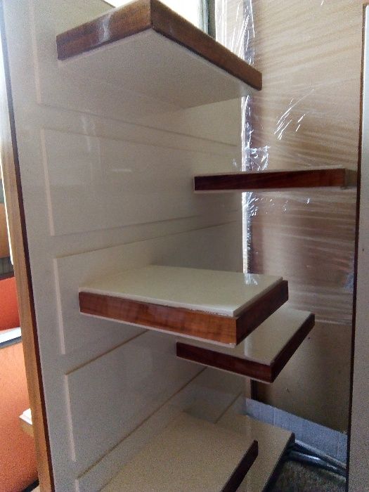 Дизайнерски етажерки MDF, полиуретанов лак.