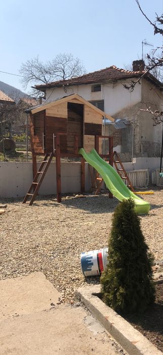 Детска Къща с пързалка