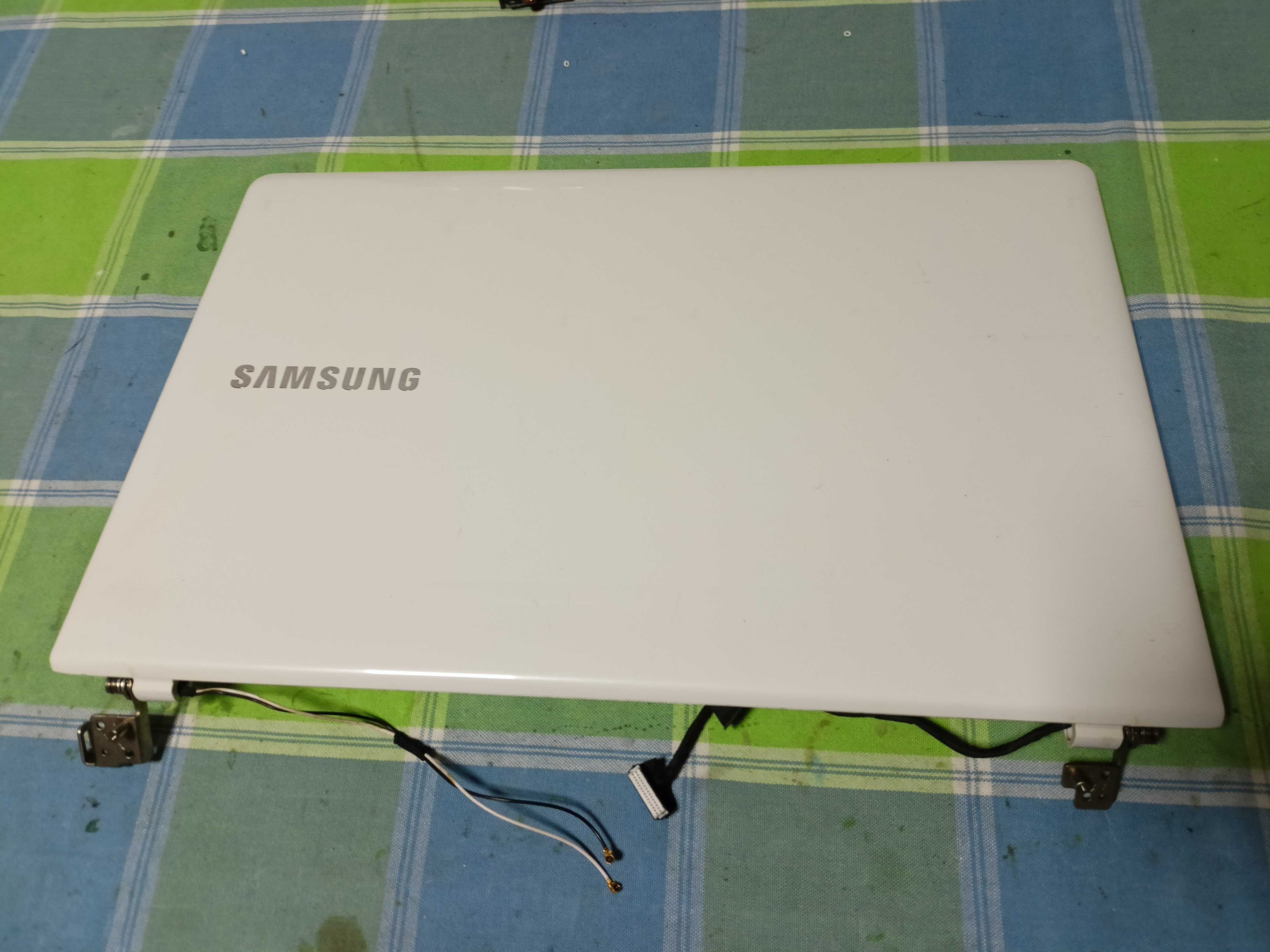 Dezmembrez Samsung NP275E5E - PretMic