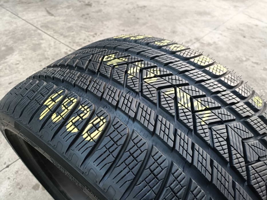 O anvelopa de iarna 315 30 22 pirelli scorpion winter 7,8 mm 4920