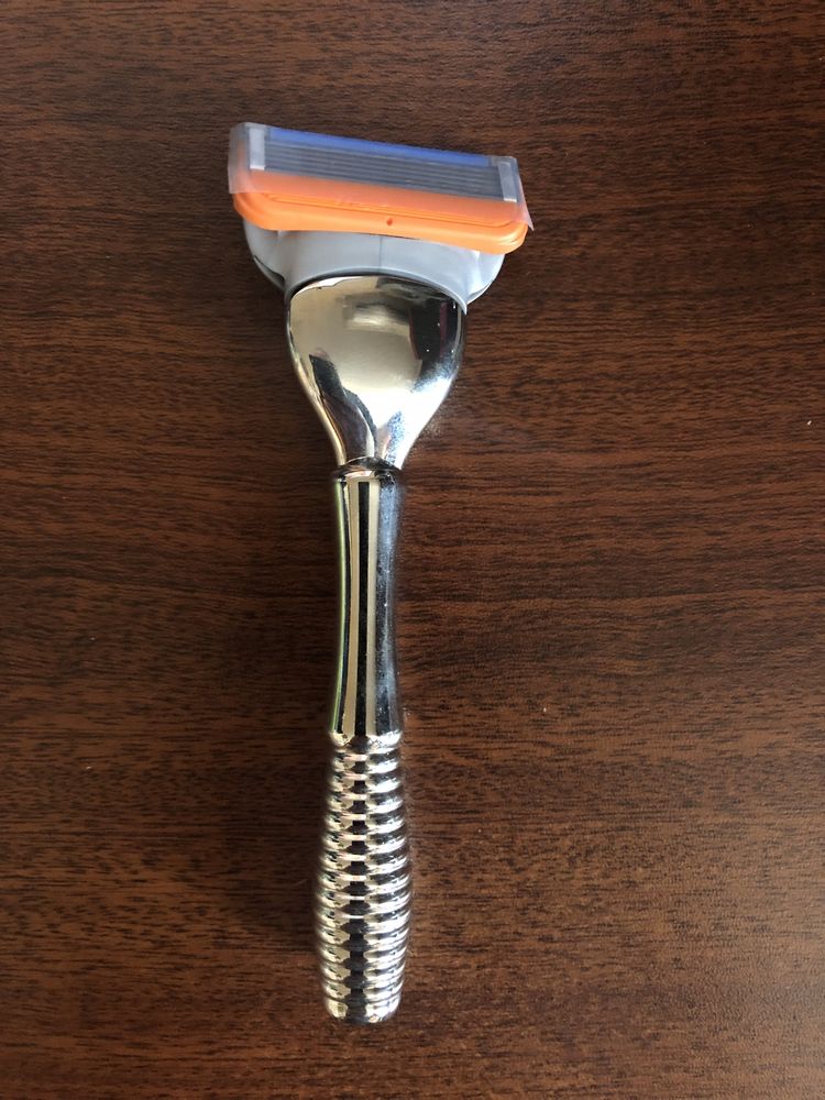 Gillette изцяло метална дръжка , самобръсначка