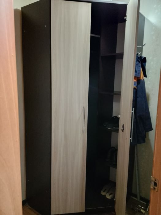 Продается угловая прихожка