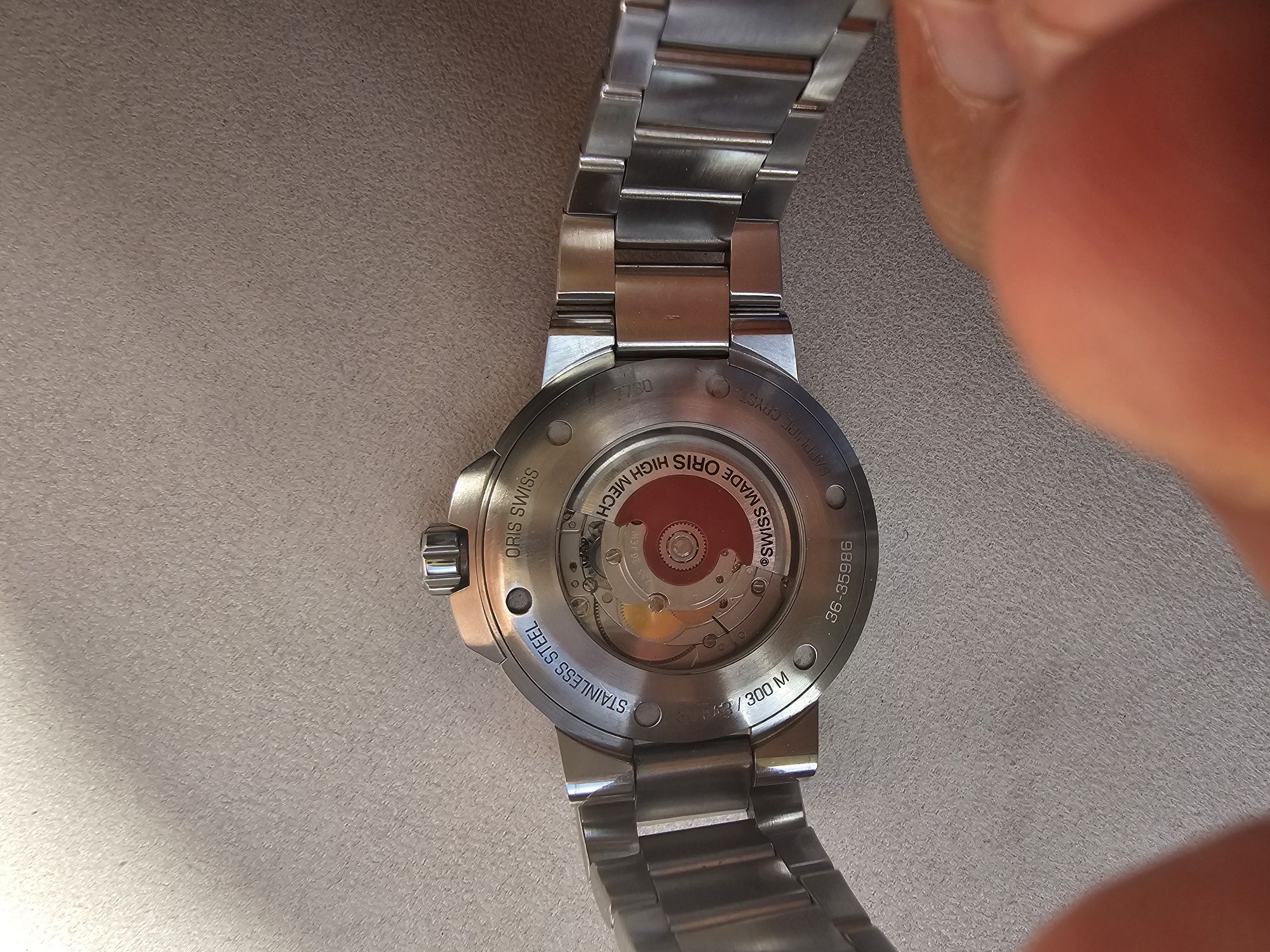 Oris Aquis Date 43.5mm 
Часовника е в перфектно състояние бе