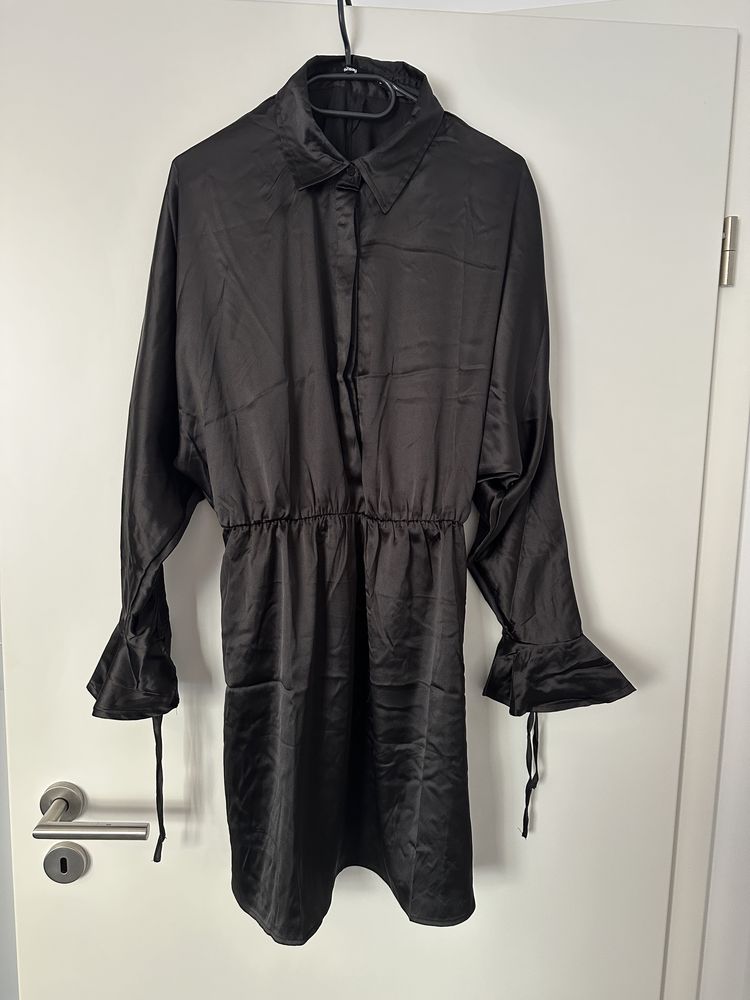 Rochie mini cu maneci bufante