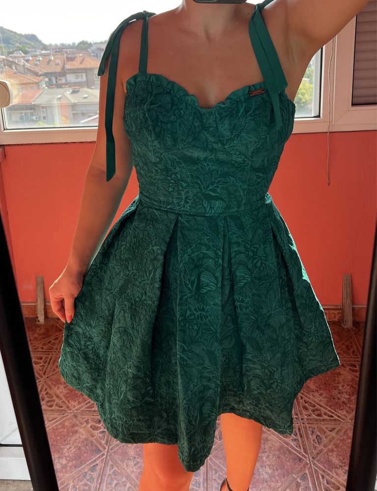 Страхотна рокля в зелено