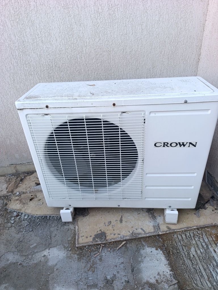 Климатик Crown неработящ