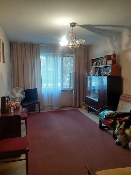 Сервант ,тёмной полировки,