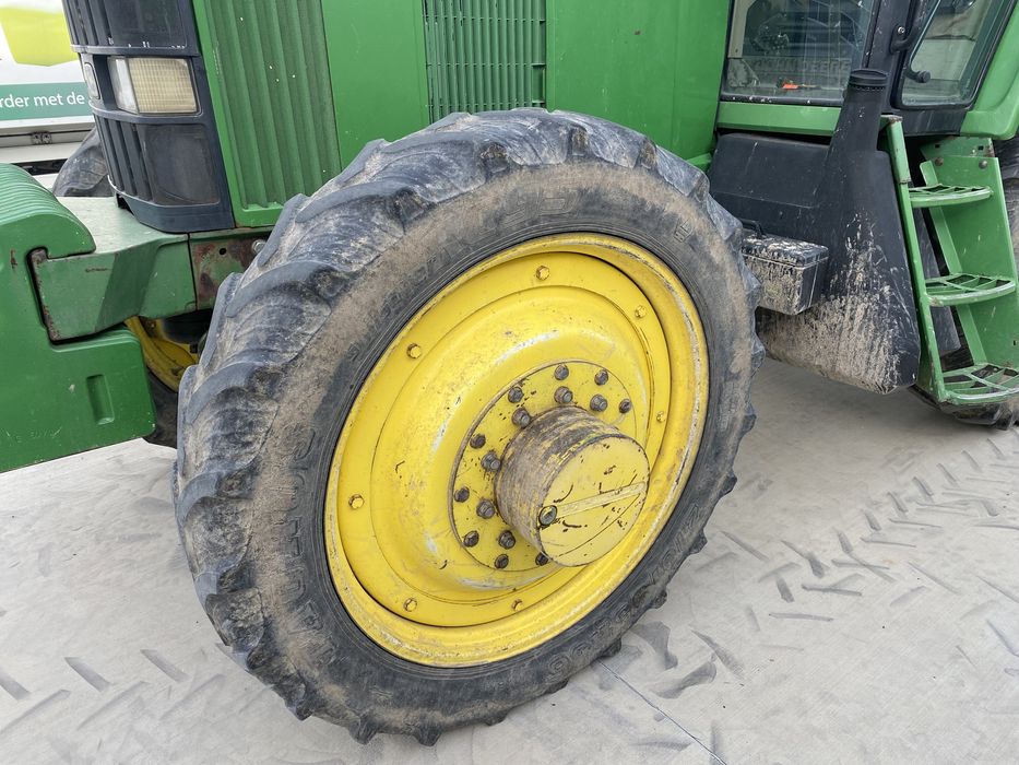 Гуми 270/95/36….