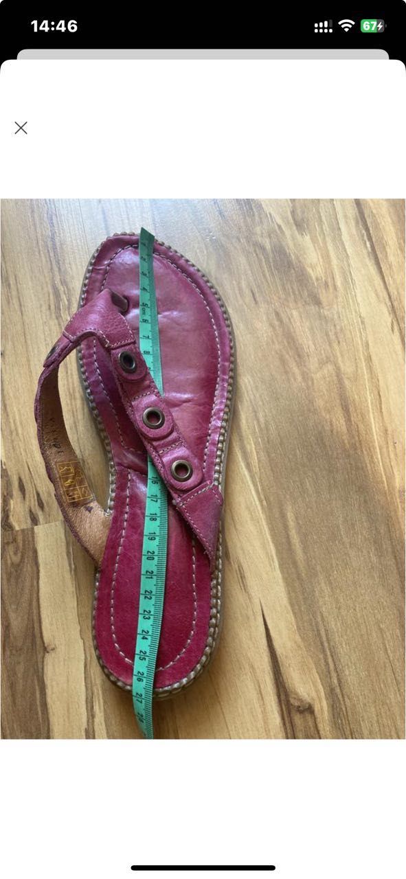 Новые кожаные малиновые сандалии 39-40 размер