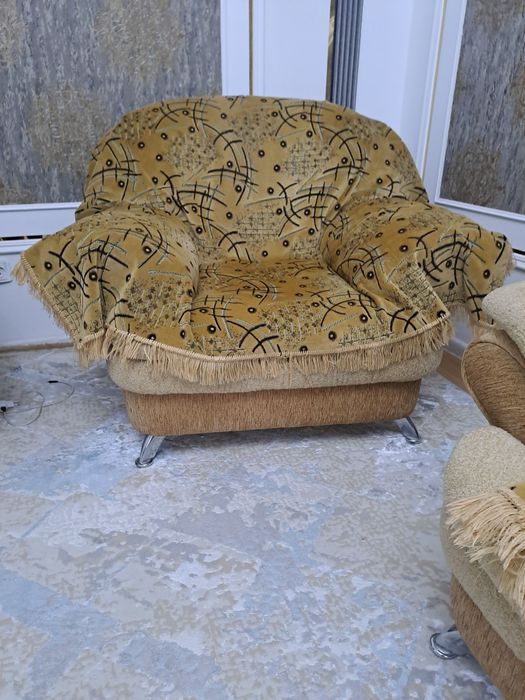 Диван и два кресло , Производство Беларуссия. Состояние  хорошиыее. Це