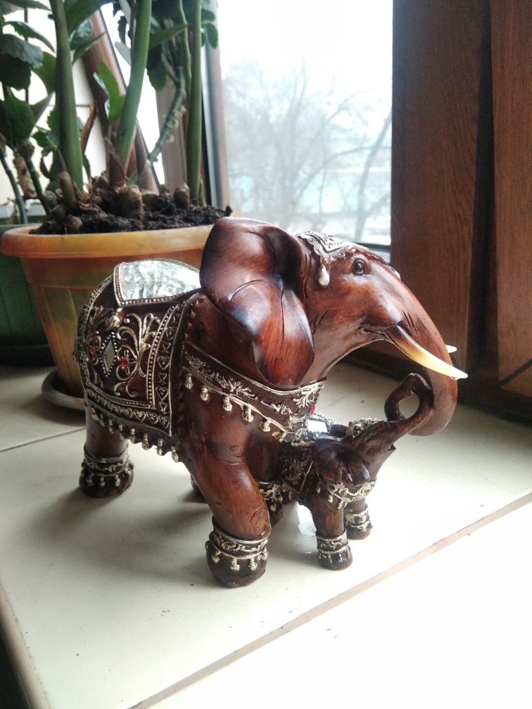 Слон сувенирный и коллекционный