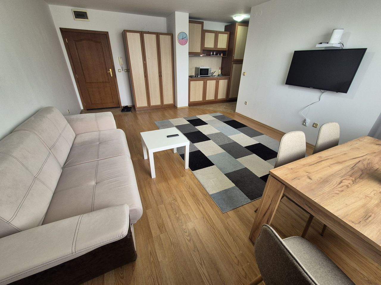Дава се под наем Двустаен апартамент в Банско - 65 кв.м за 25.5 € - Снимка #3