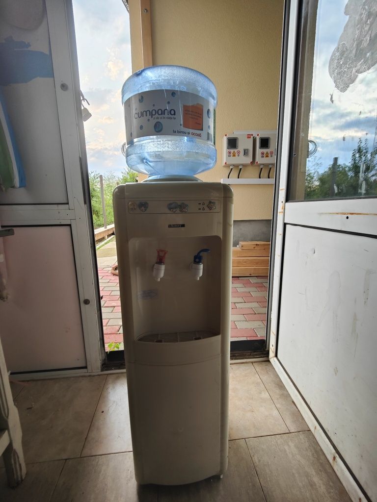 Vând dozator apa