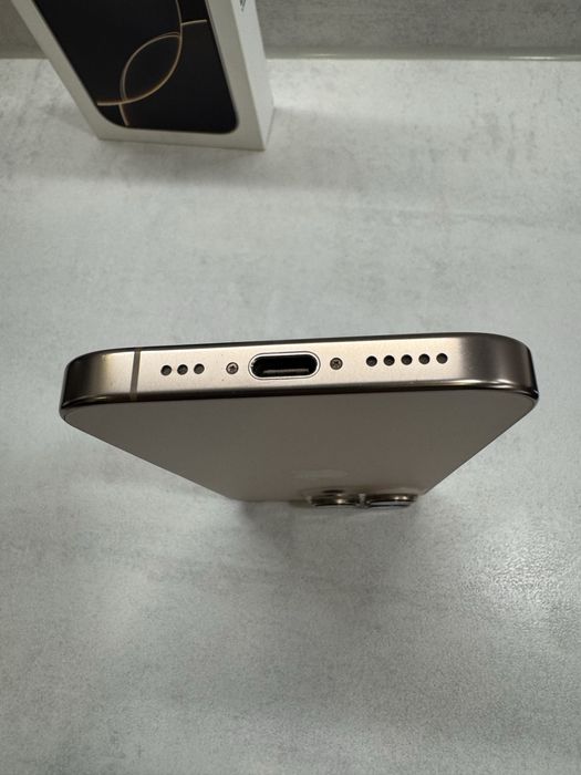 Като нов ! iPhone 16 Pro 256 Desert Titanium