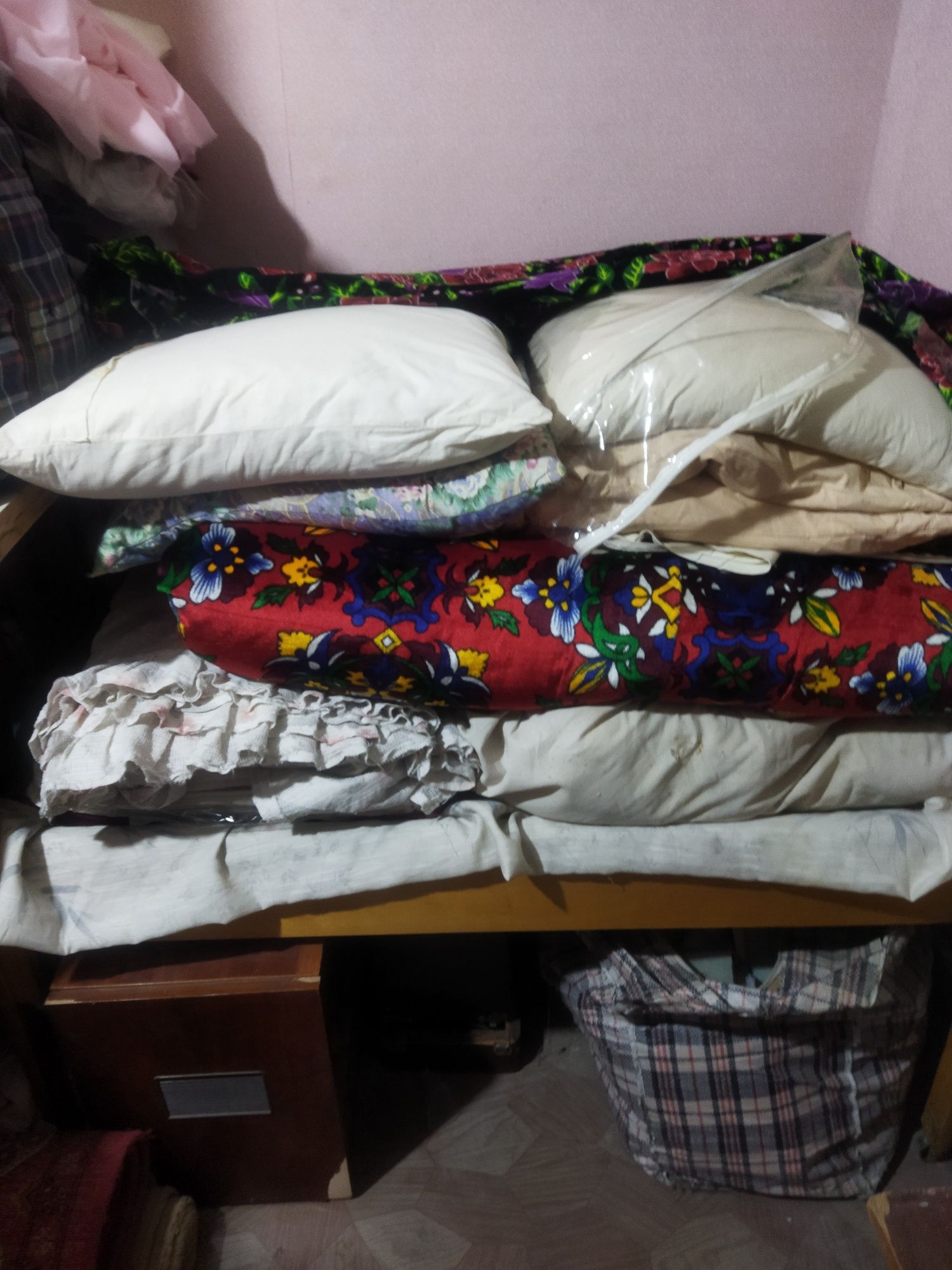 Кровать детская подушки