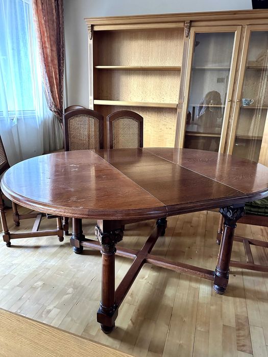 масивна дървена маса със столове 8 бр.