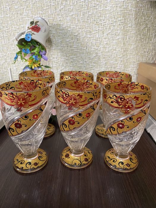 Посуда разная: стопки, чайник