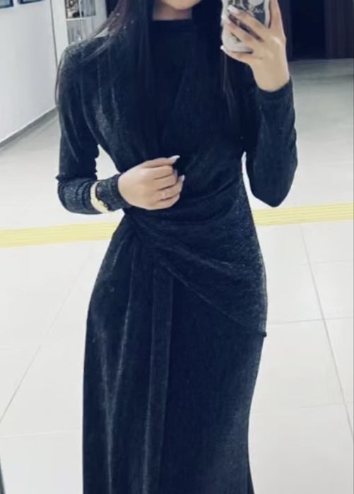 Чёрное блестящее платье