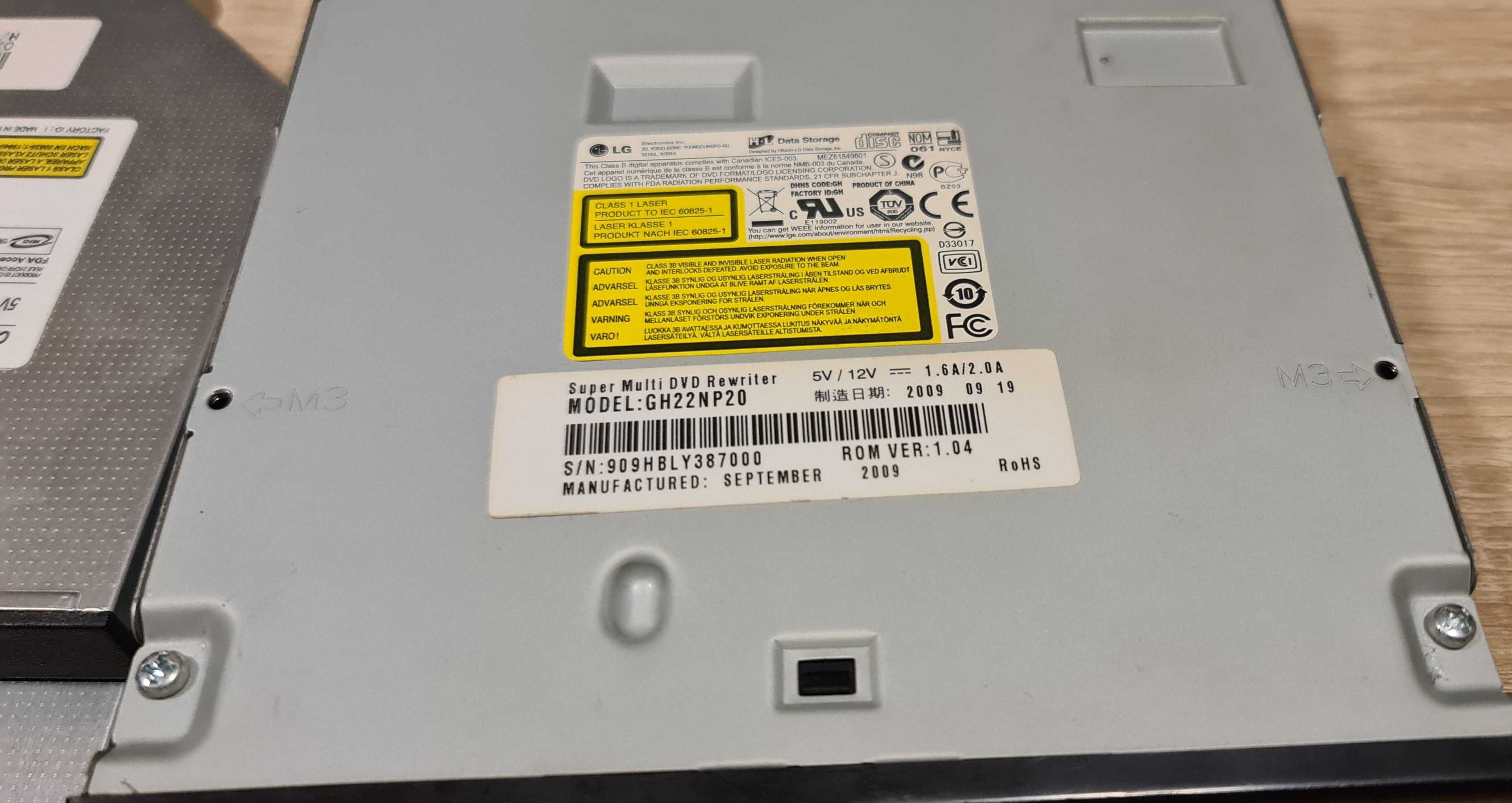 dvd, SD card reader, logitech мишка, displayport