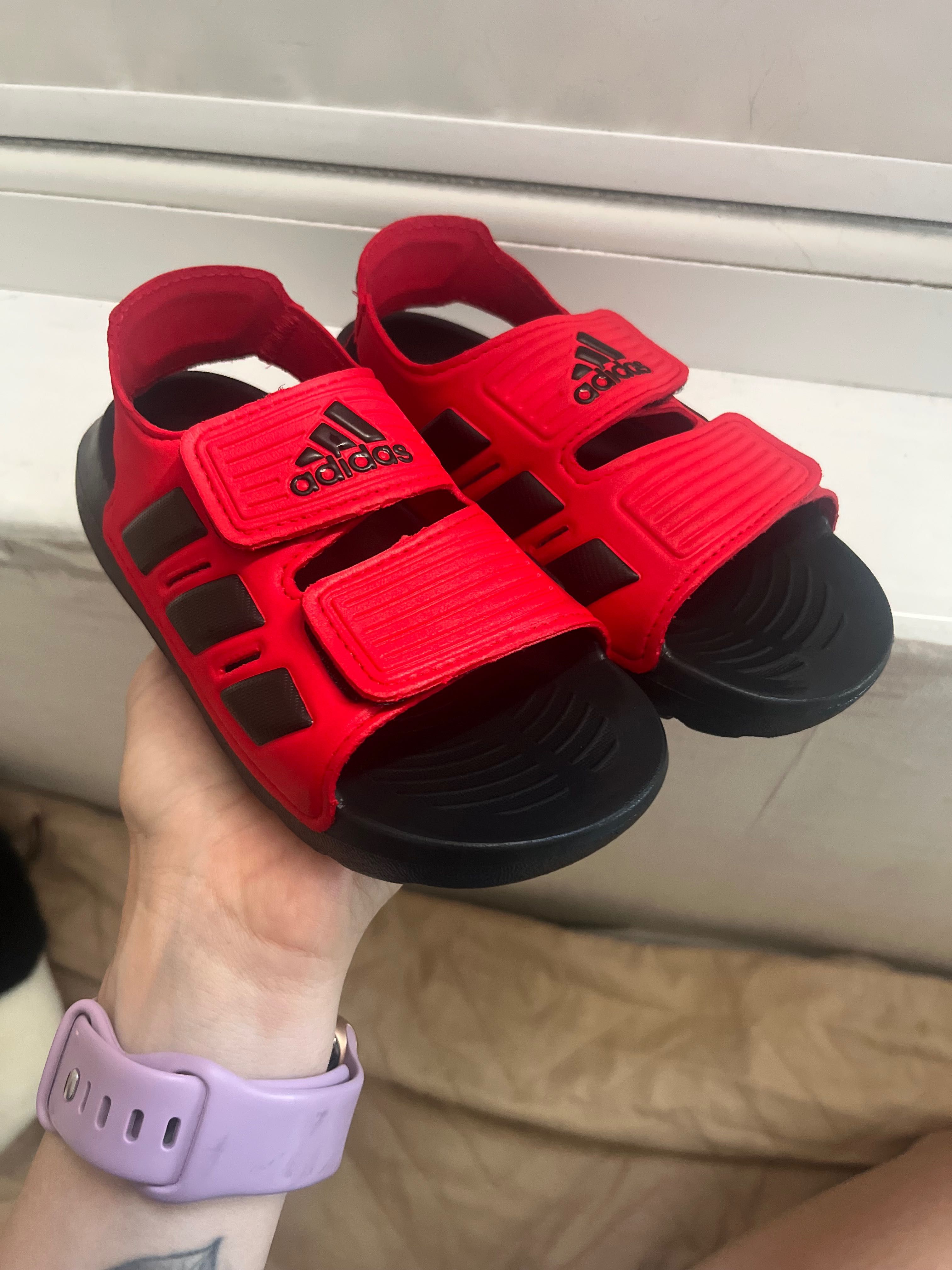 Чисто нови детски сандали Adidas