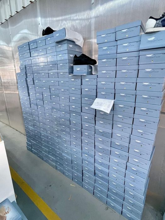 Vând lot papuci adidasi piele