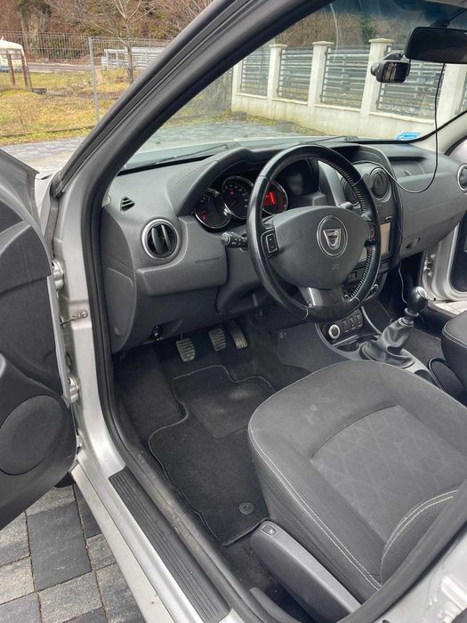 Vand Dacia DUSTER an fabricatie 2014 Octombrie