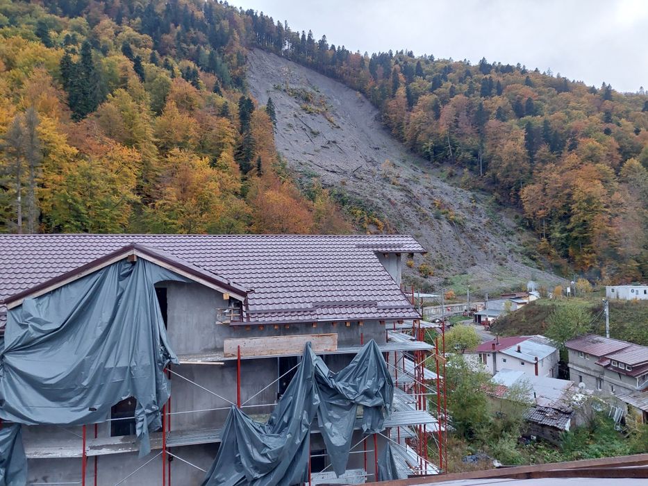 construcții Acoperisuri Dulgherie Mansardare reparatii complete