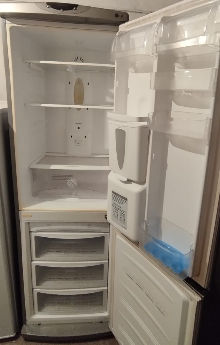 Продам 2 х камерный Холодильник