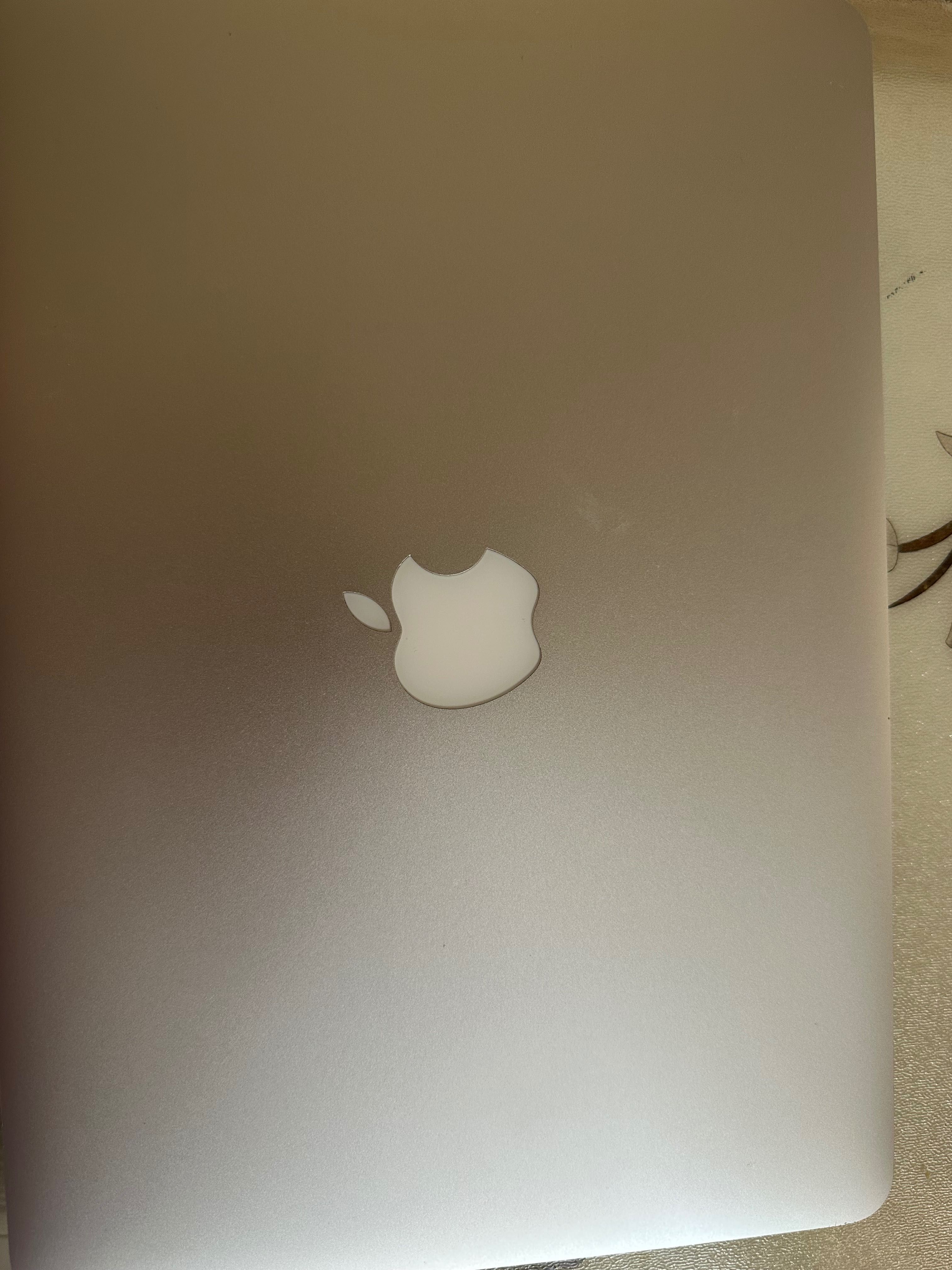 MacBook Pro 12,1 (начало 2015 года)