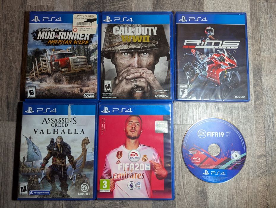 PlayStation 4 PRO 1TB + 2 manete + 6 jocuri