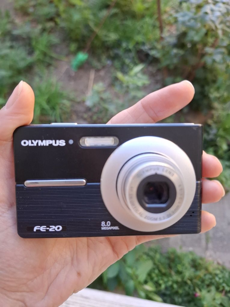 Компактен дигитален фотоапарат OLIMPUS FE-20