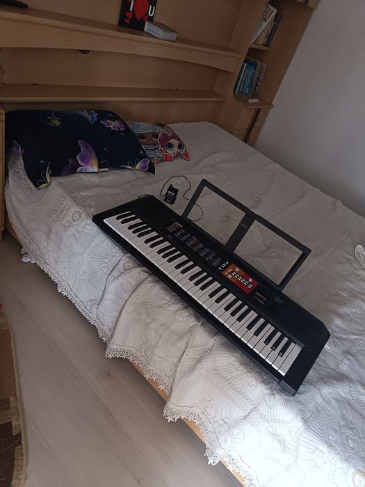 Vând orga Yamaha F51