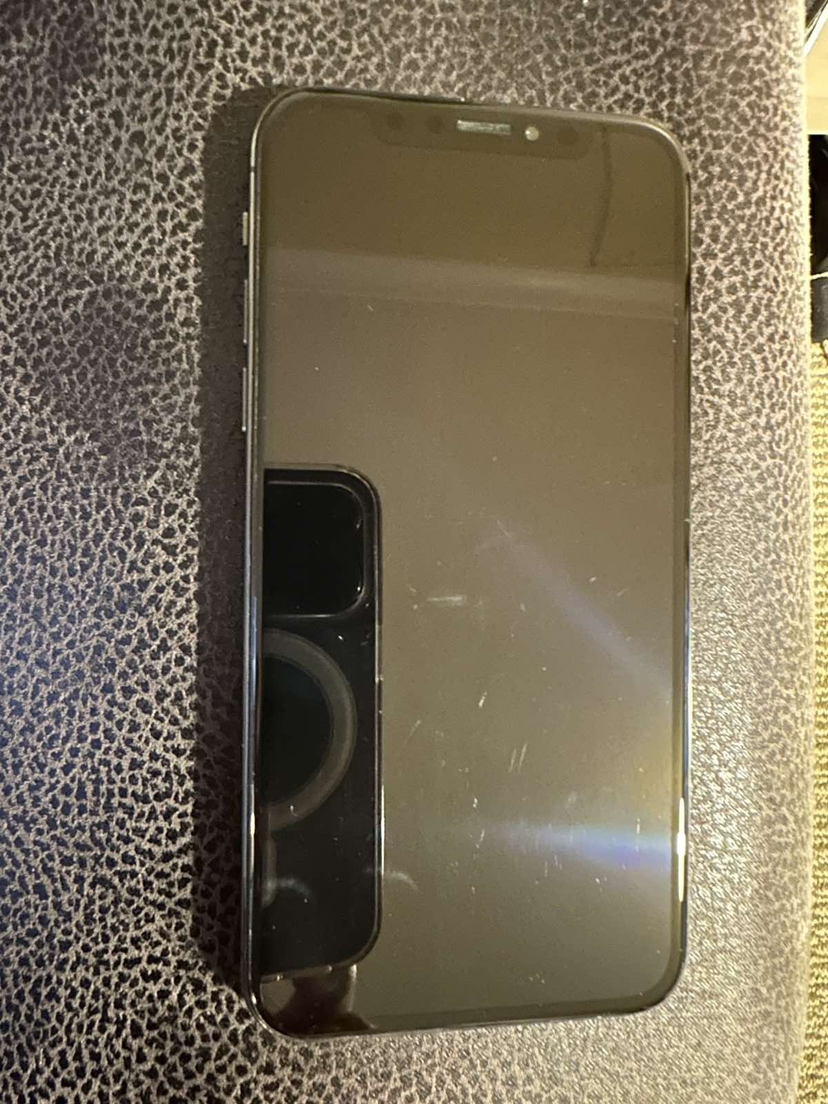 Продавам iPhone X 64гб