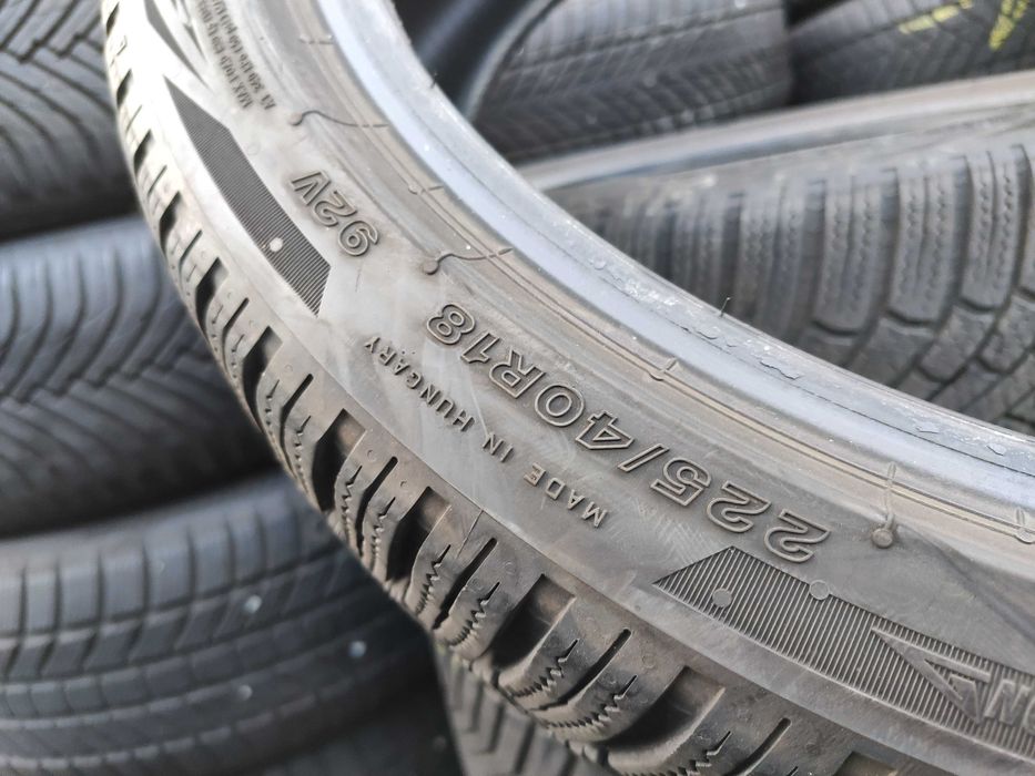 2бр Зимни гуми 225 40 18 - Bridgestone - DOT 2024