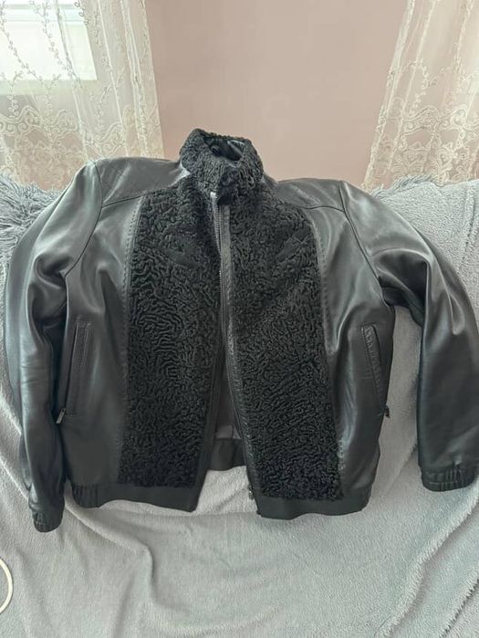 Продам новую куртку из телячьей кожи и настоящего каракуля