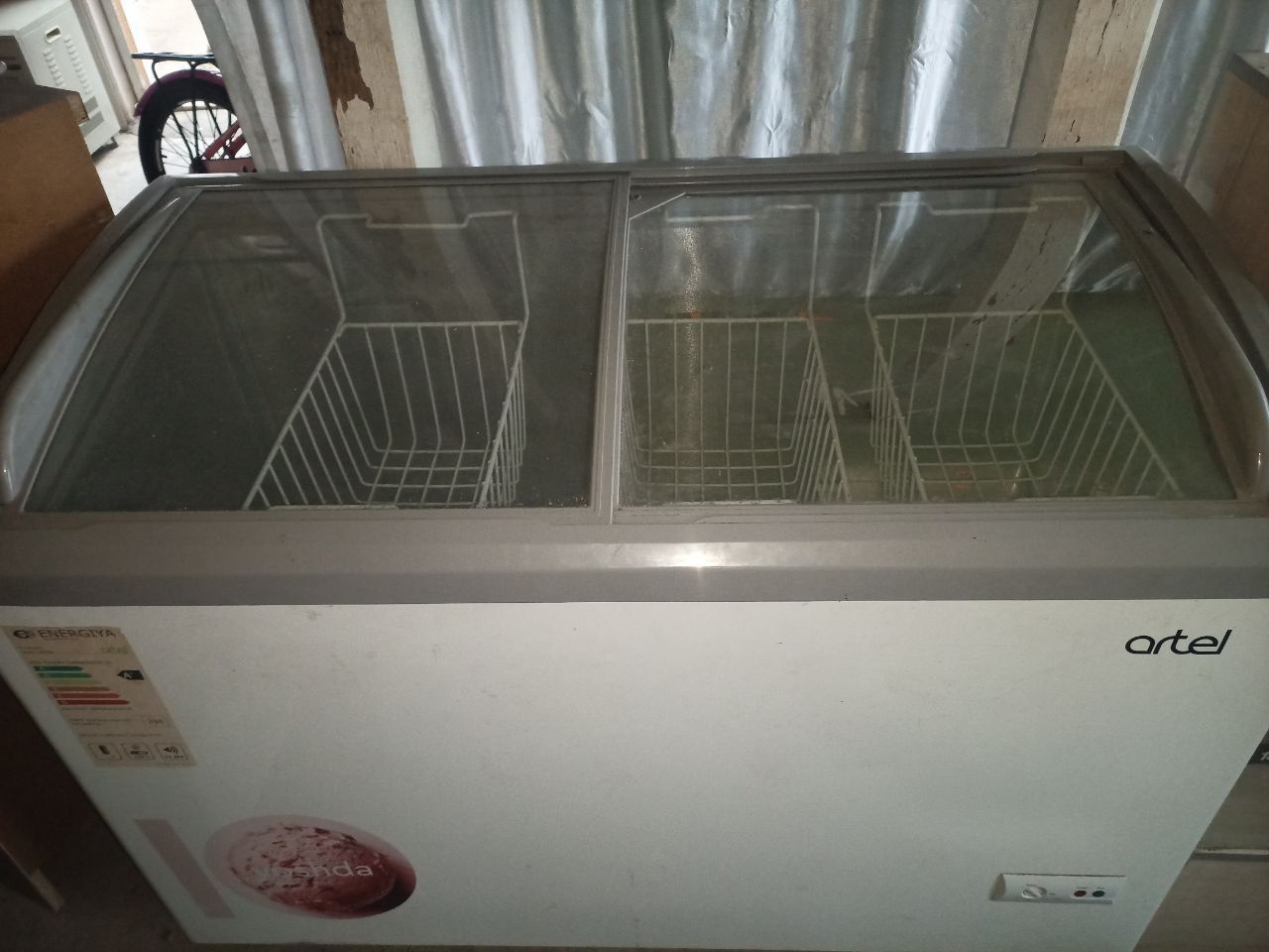 Срочно продаётся морозильник Artel,