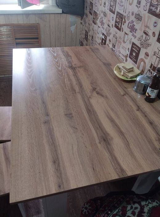 Продаю стол со стульями