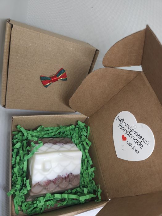 Коледна кутия от соеви свещи със страхотен аромат