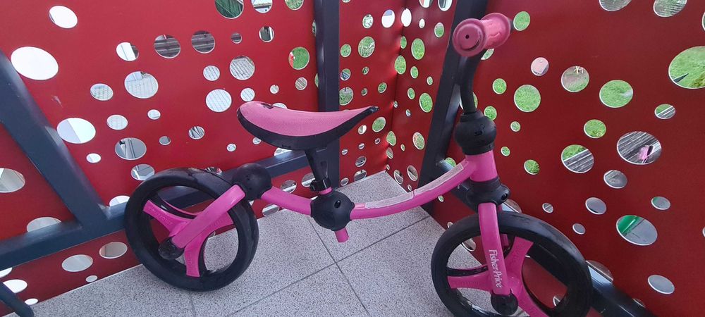 Biciclete fetite cu 2 roti Fisher Price