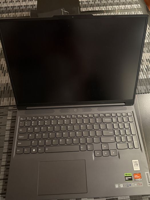 Laptop Lenovo Slim 5 16APH8