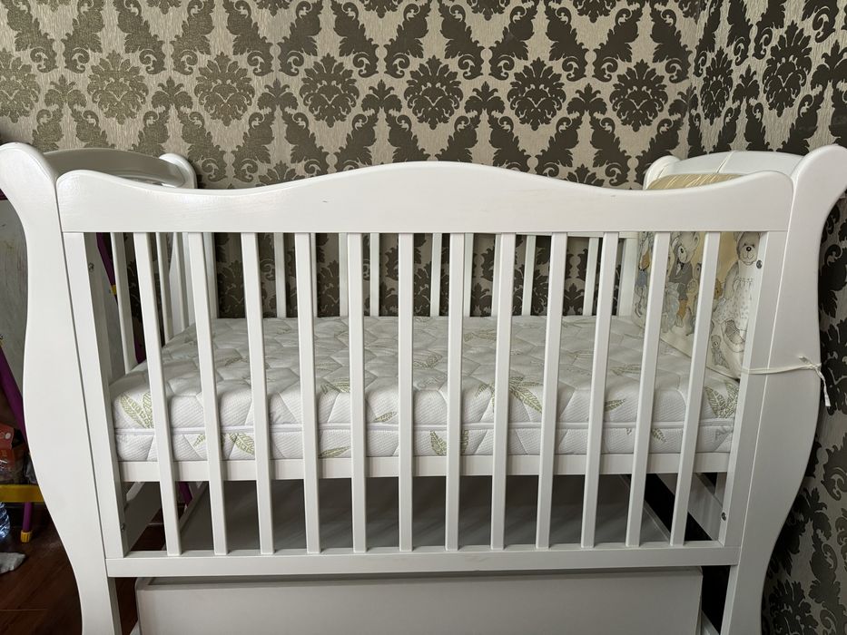 Кроватка, матрас ортопедический, бортики
