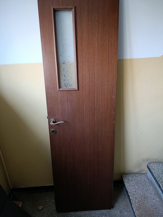 Vând ușă pentru baie
