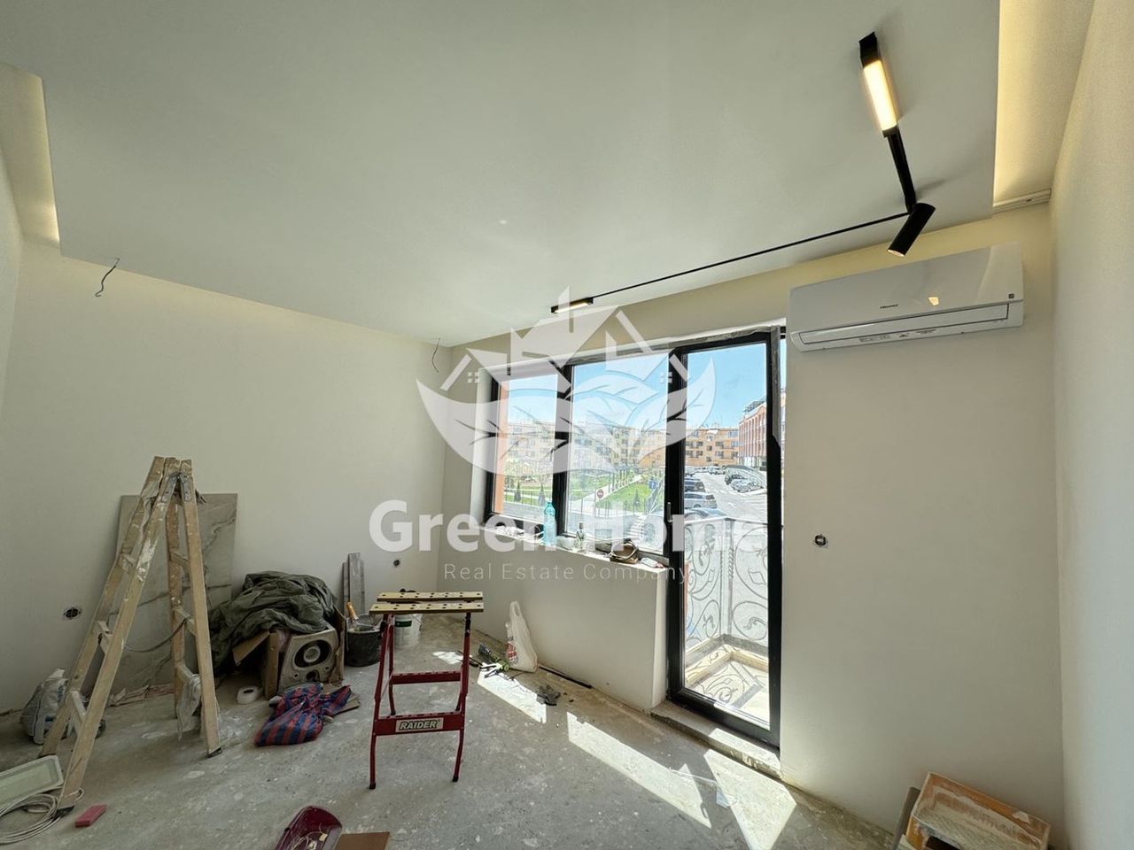 Продава се Тристаен апартамент в к.к. Св.Св. Константин и Елена - 93 кв.м за 2087 €/кв.м - Снимка #4