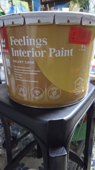 TIKKURILA краска,матовая, коричневая.