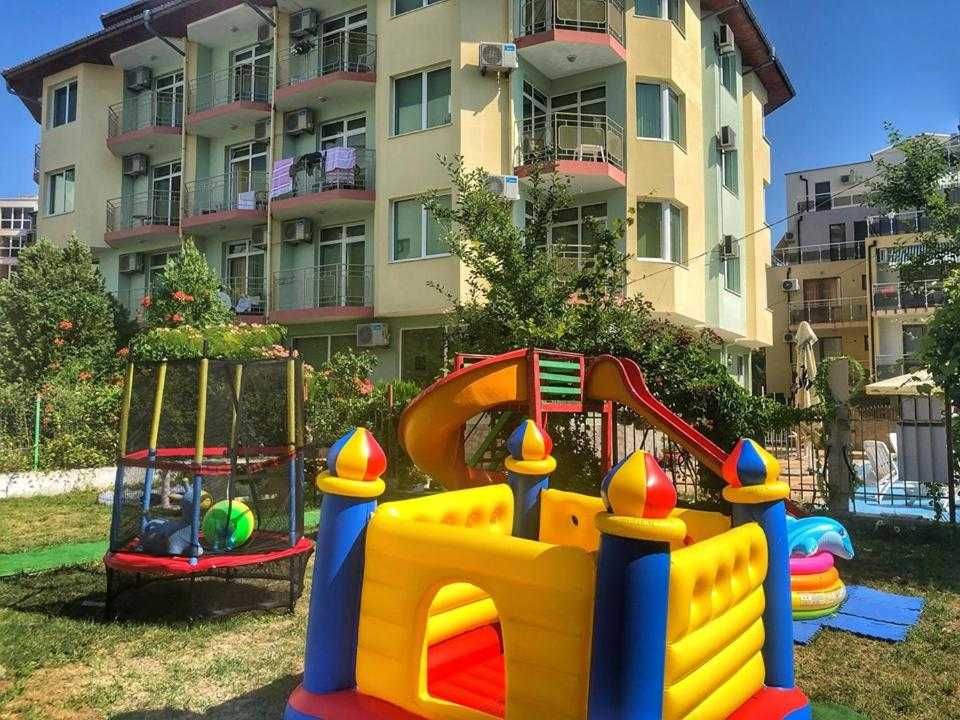 Дава под наем стаи за двама и за трима в Хотел Кристал